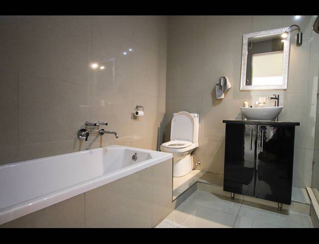 2 BEDROOM APARTMENT TO LET IN BEDFORD GARDENS